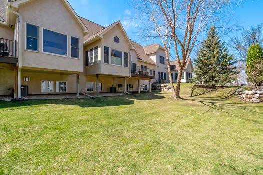 Nice green space to back of home