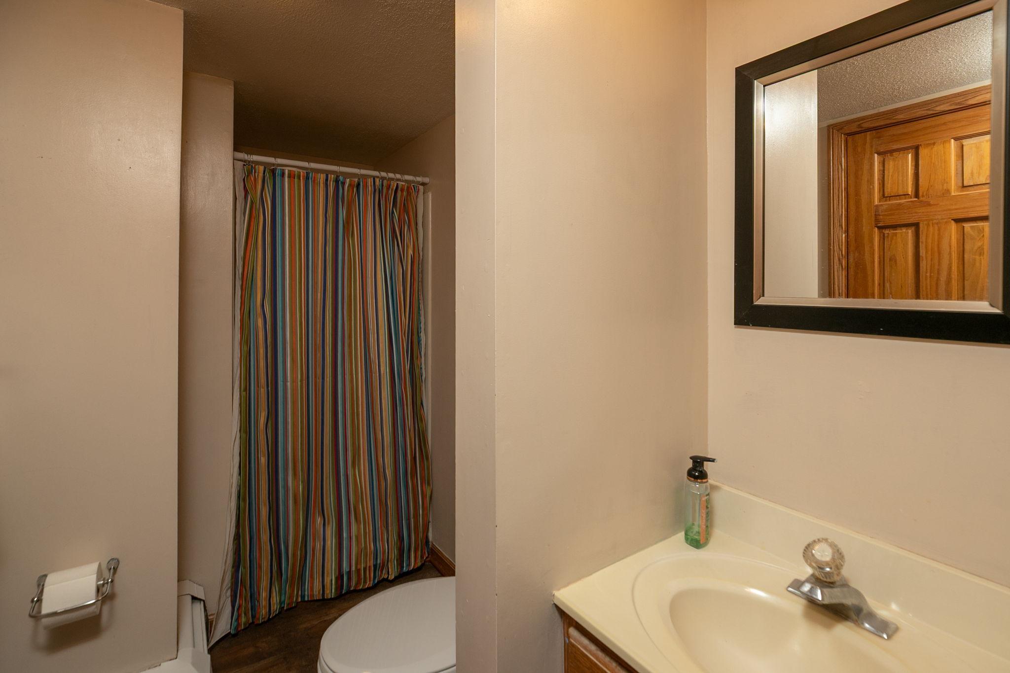 26-web-or-mls-26-Bathroom.jpg