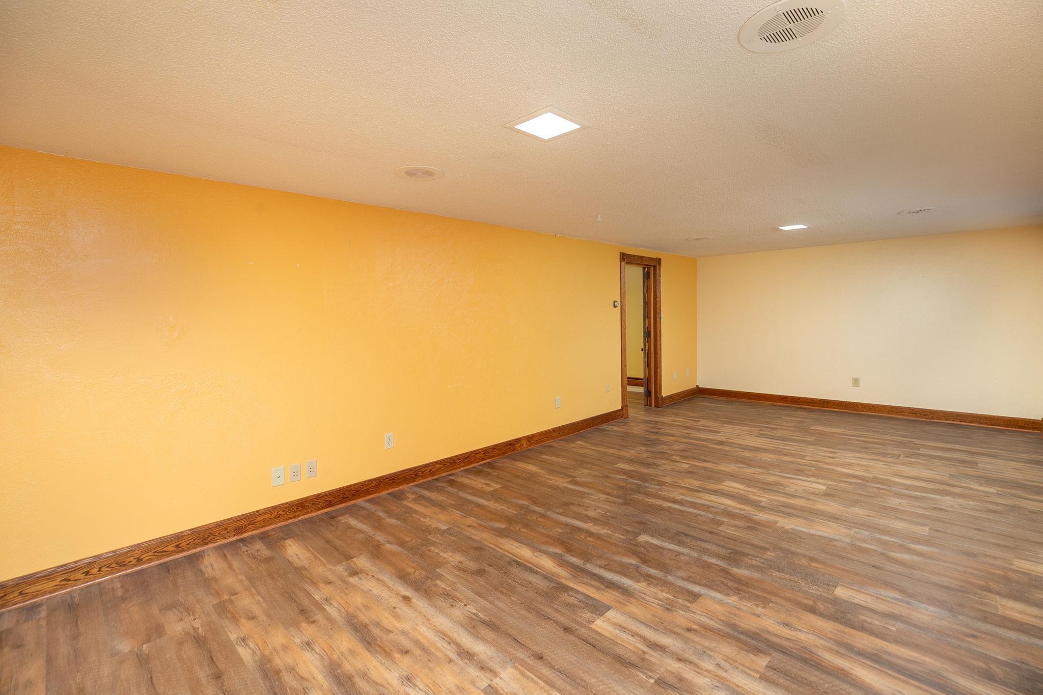 23-web-or-mls-23-Family Room.jpg