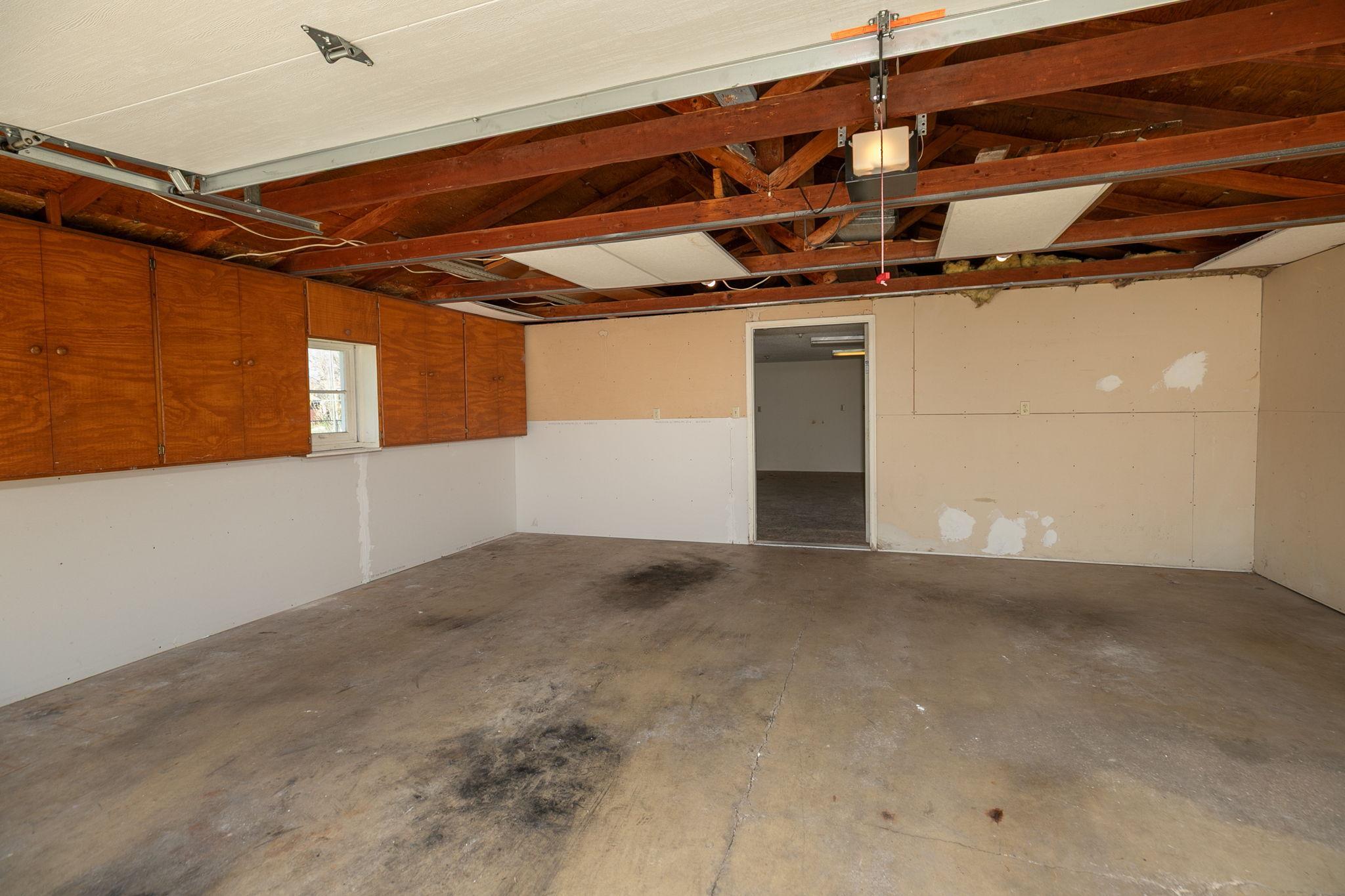 35-web-or-mls-35-Garage.jpg