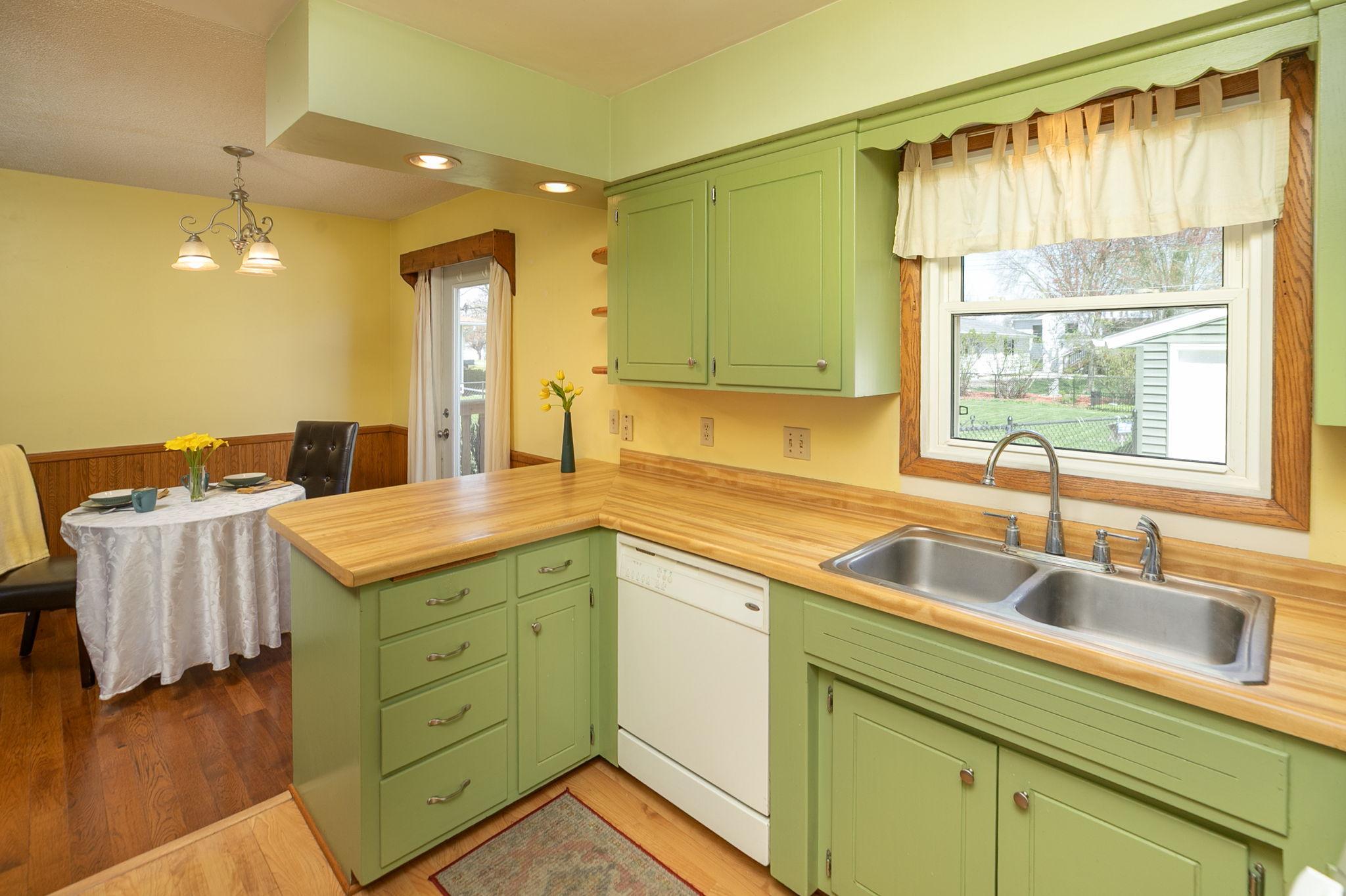 13-web-or-mls-13-Kitchen.jpg