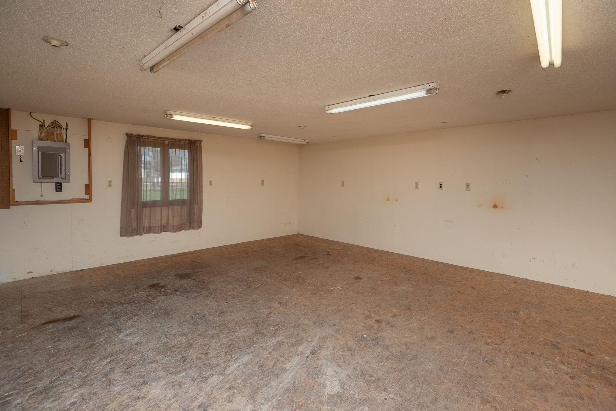 36-web-or-mls-36-Garage.jpg