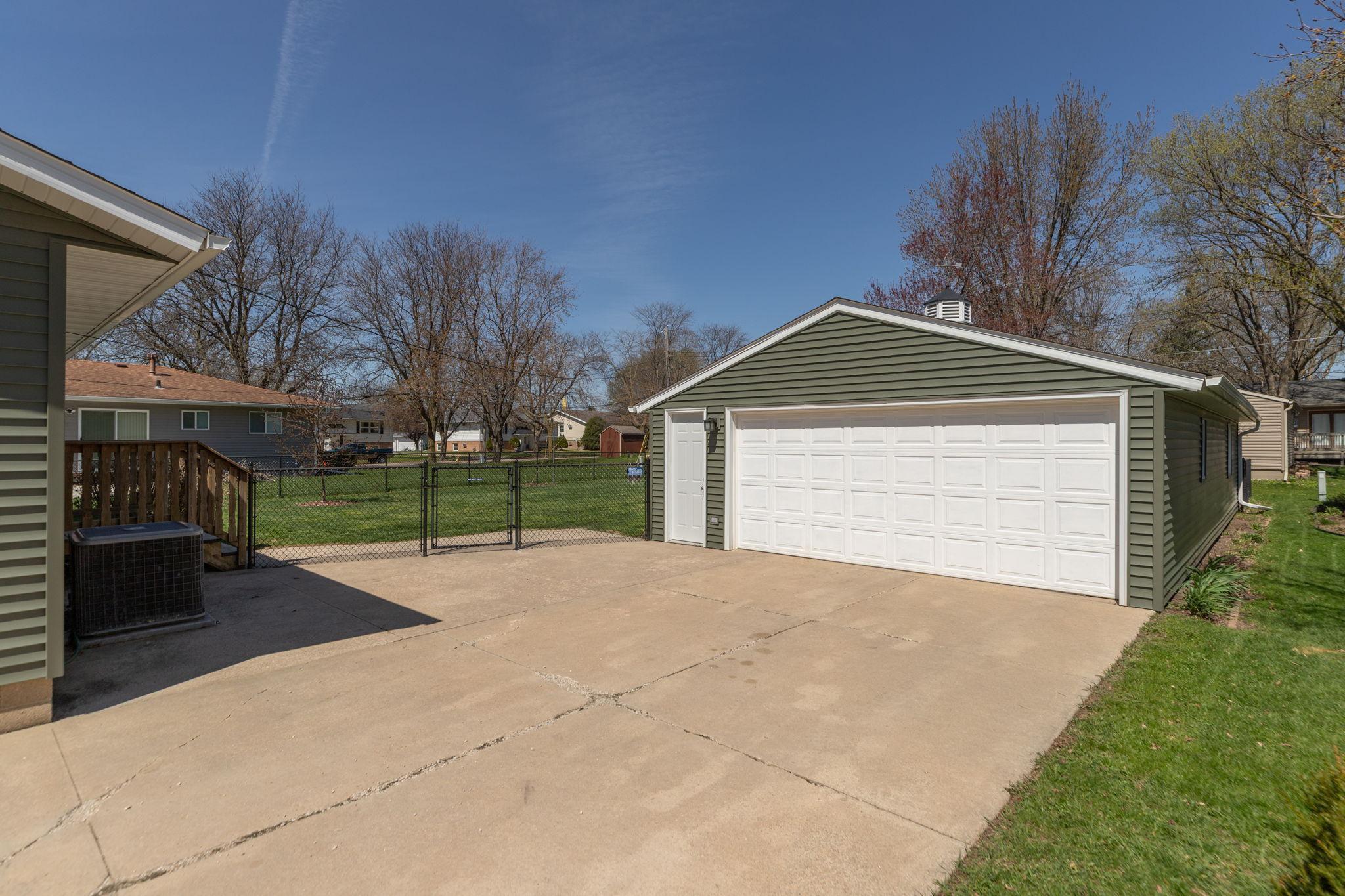 33-web-or-mls-33-Garage.jpg