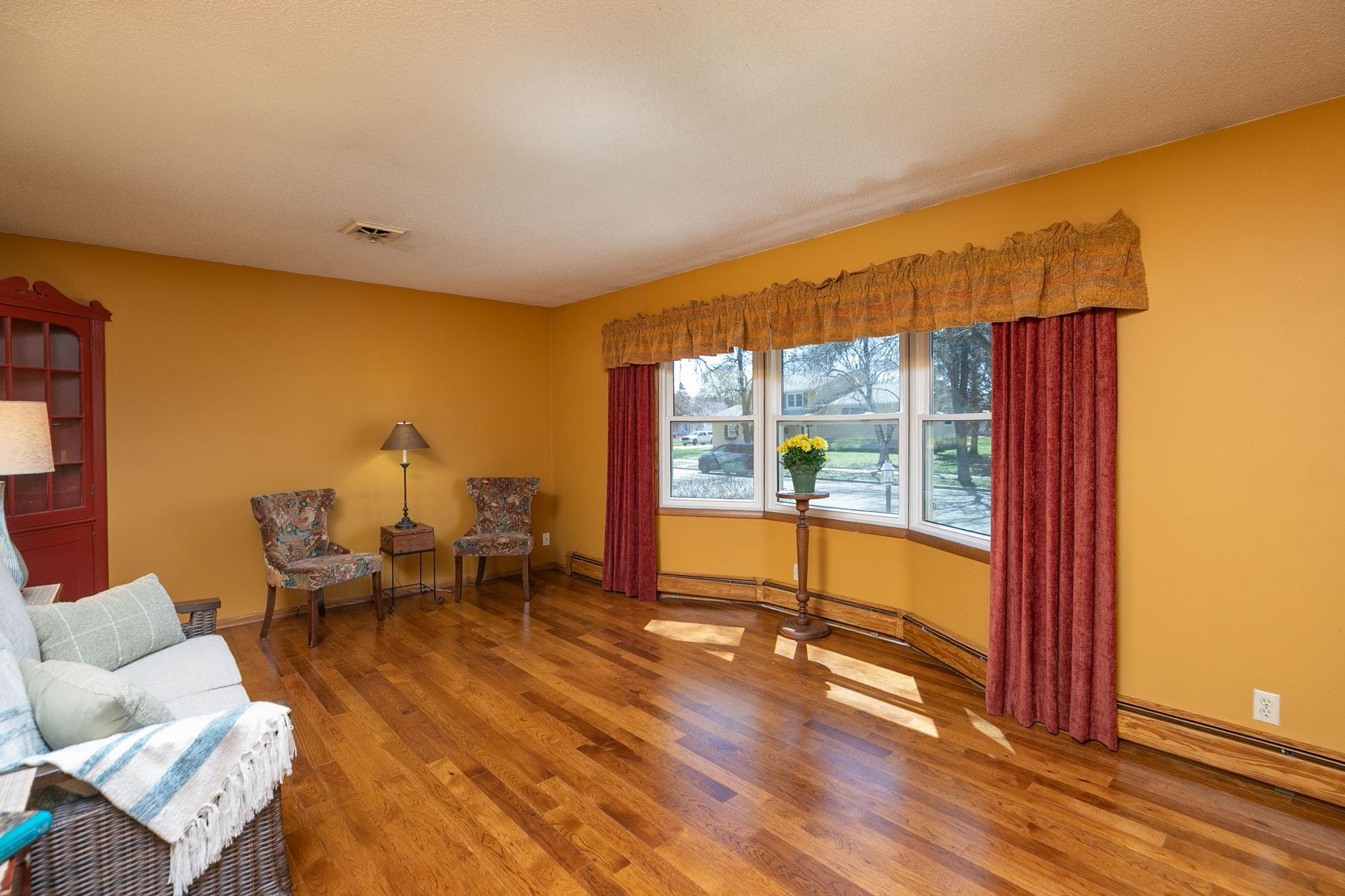 5-web-or-mls-05-Living Room.jpg