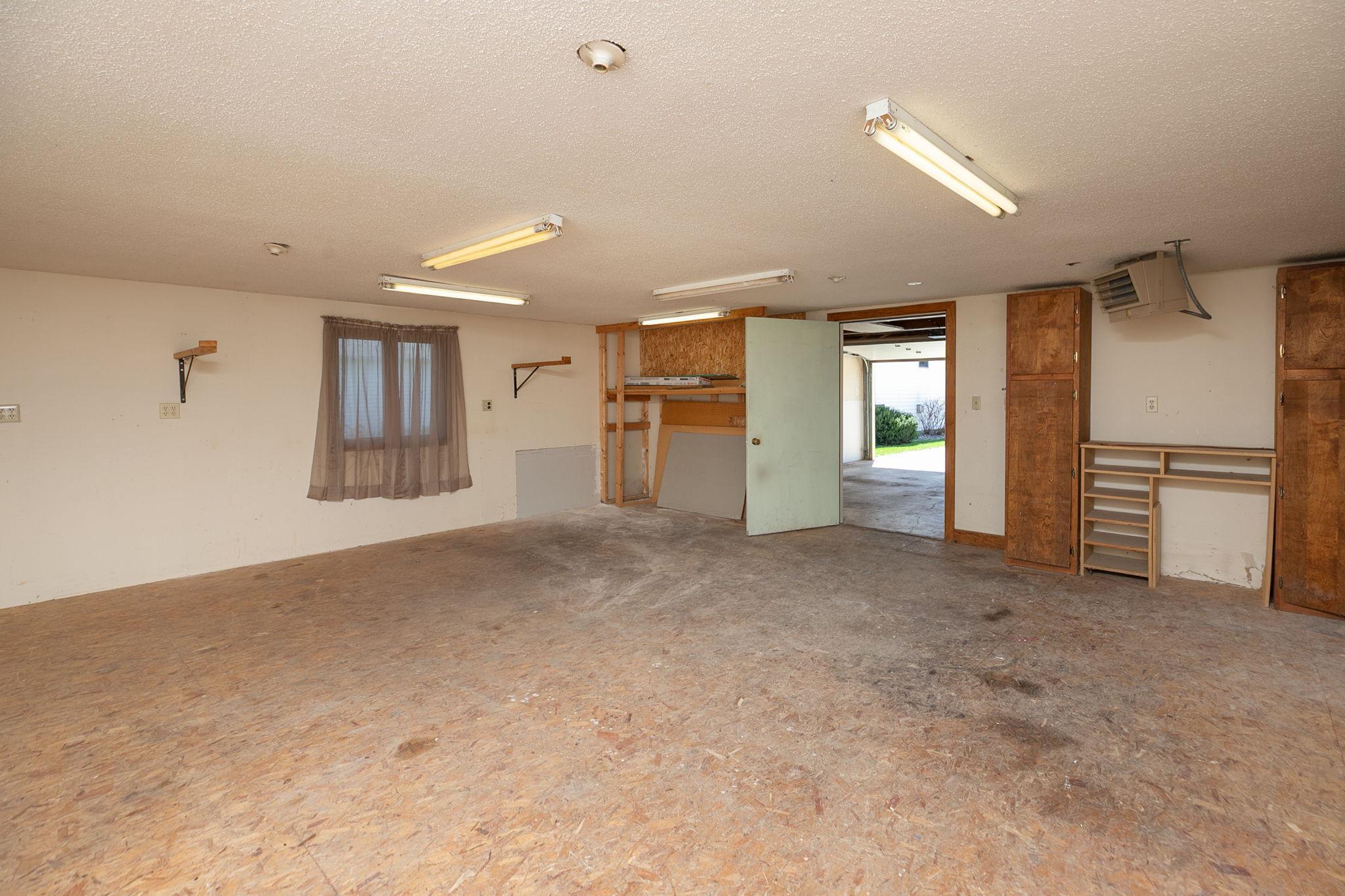37-web-or-mls-37-Garage.jpg
