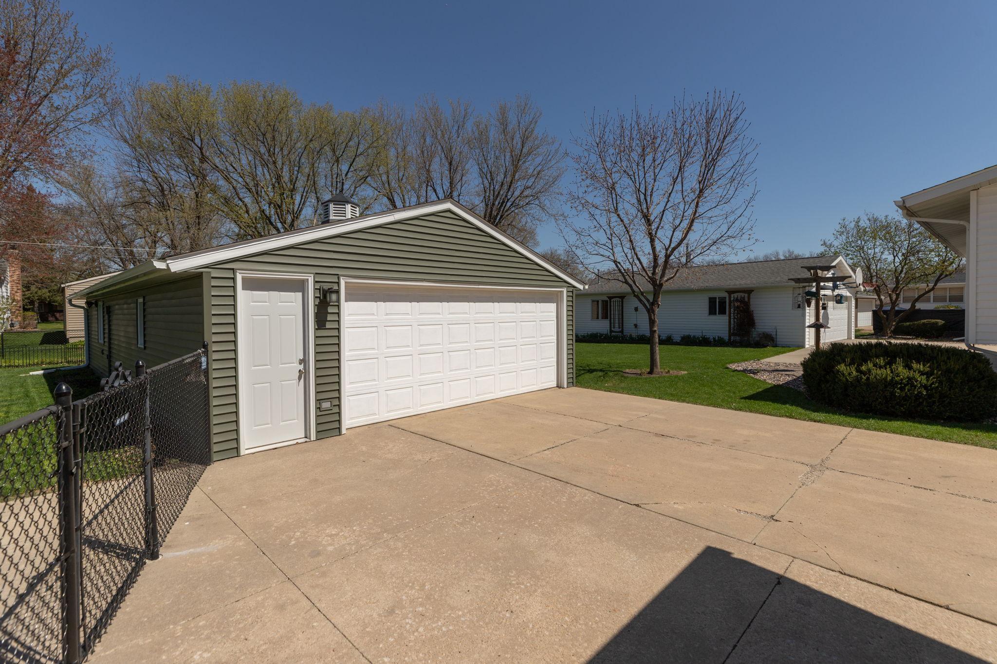 34-web-or-mls-34-Garage.jpg