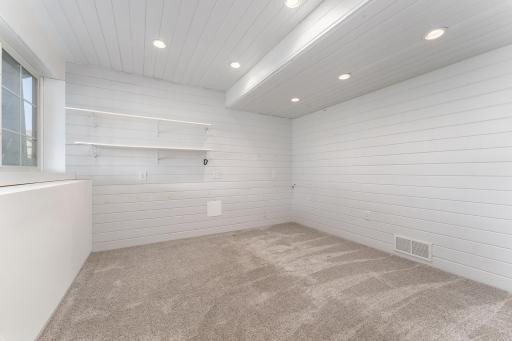 924 Ivy Hills Road, Belle Plaine, MN 56011