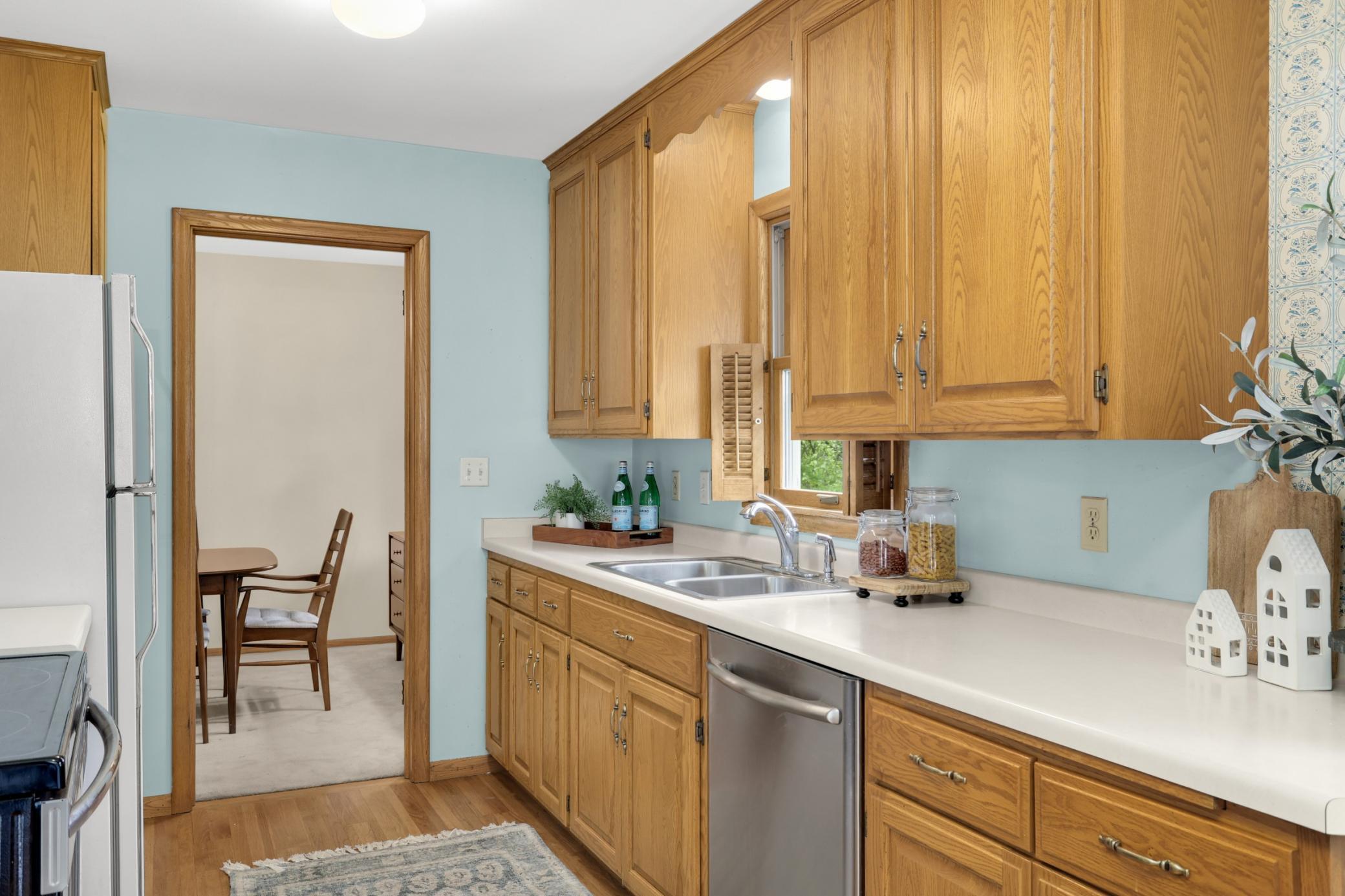 42-inch uppers add extra storage, and there's plenty of counter space for food prep.