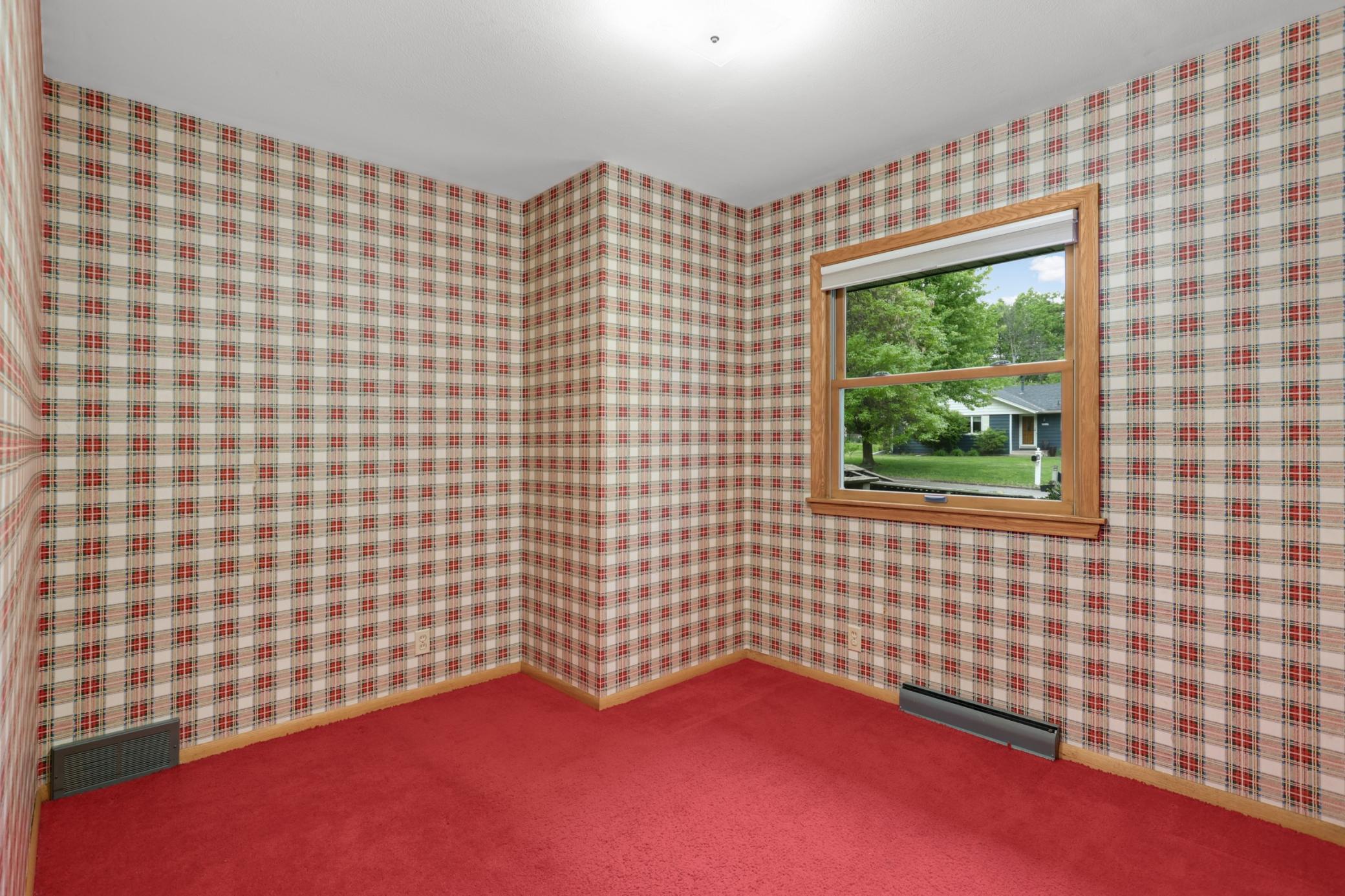 This Ralph Lauren-inspired wallpaper is totally on trend.
