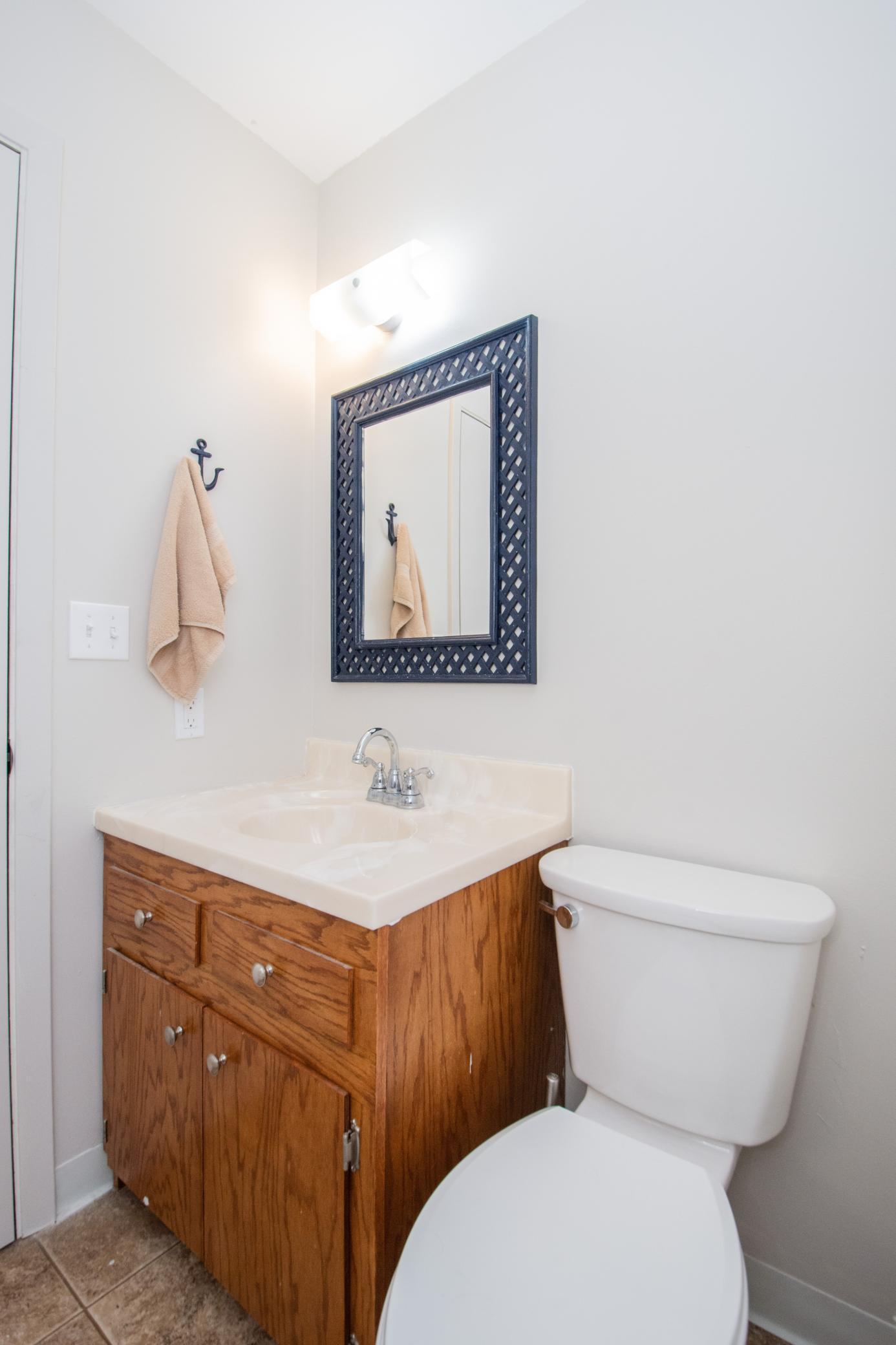 19 - Main Level Bath.jpg