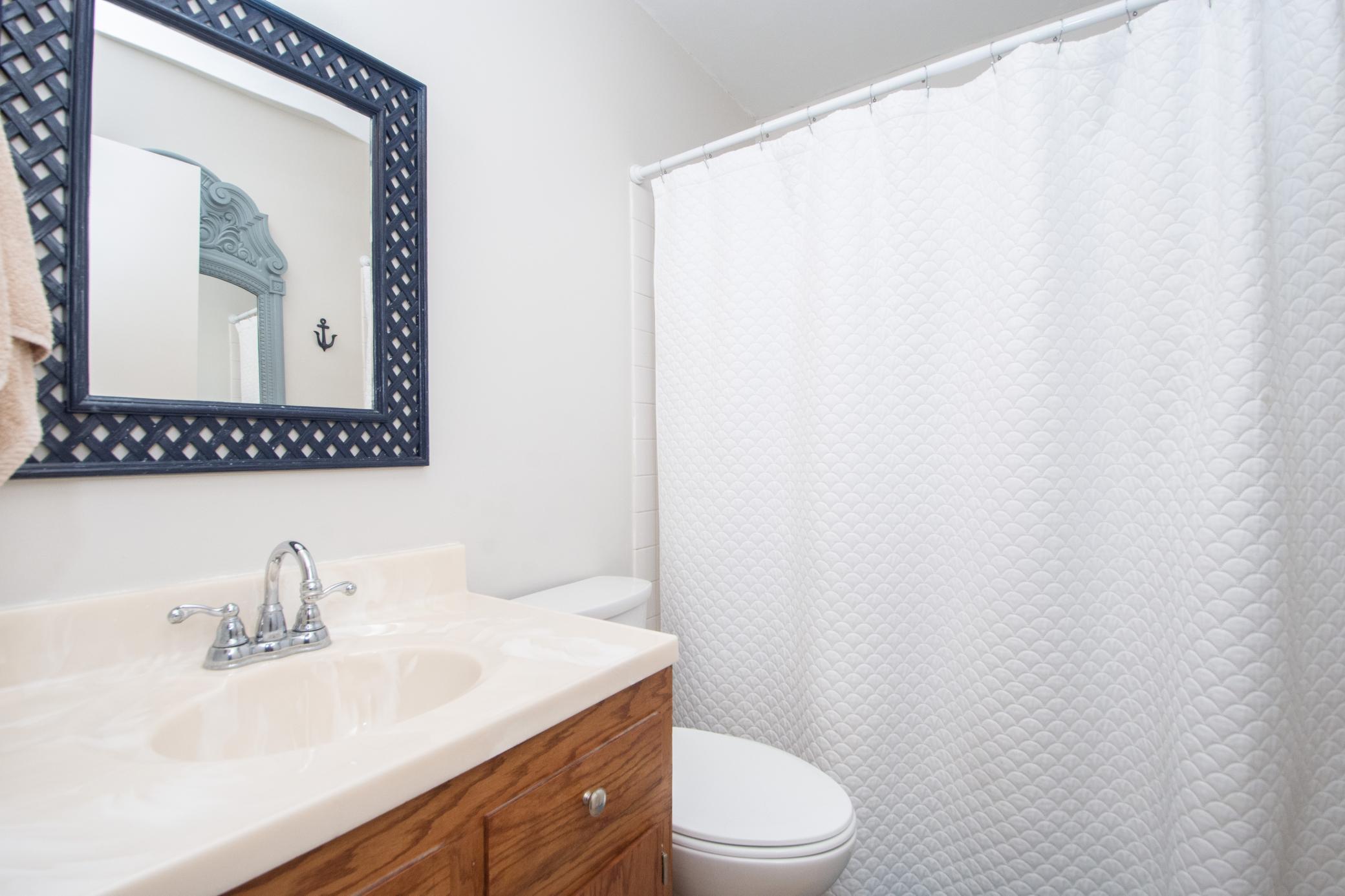 17 -Main Level Bath.jpg