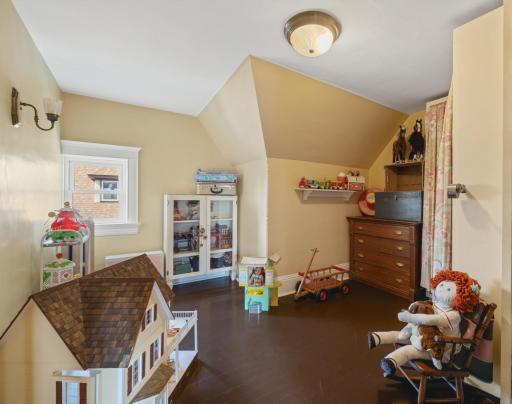 3rd floor playroom/ bedroom option