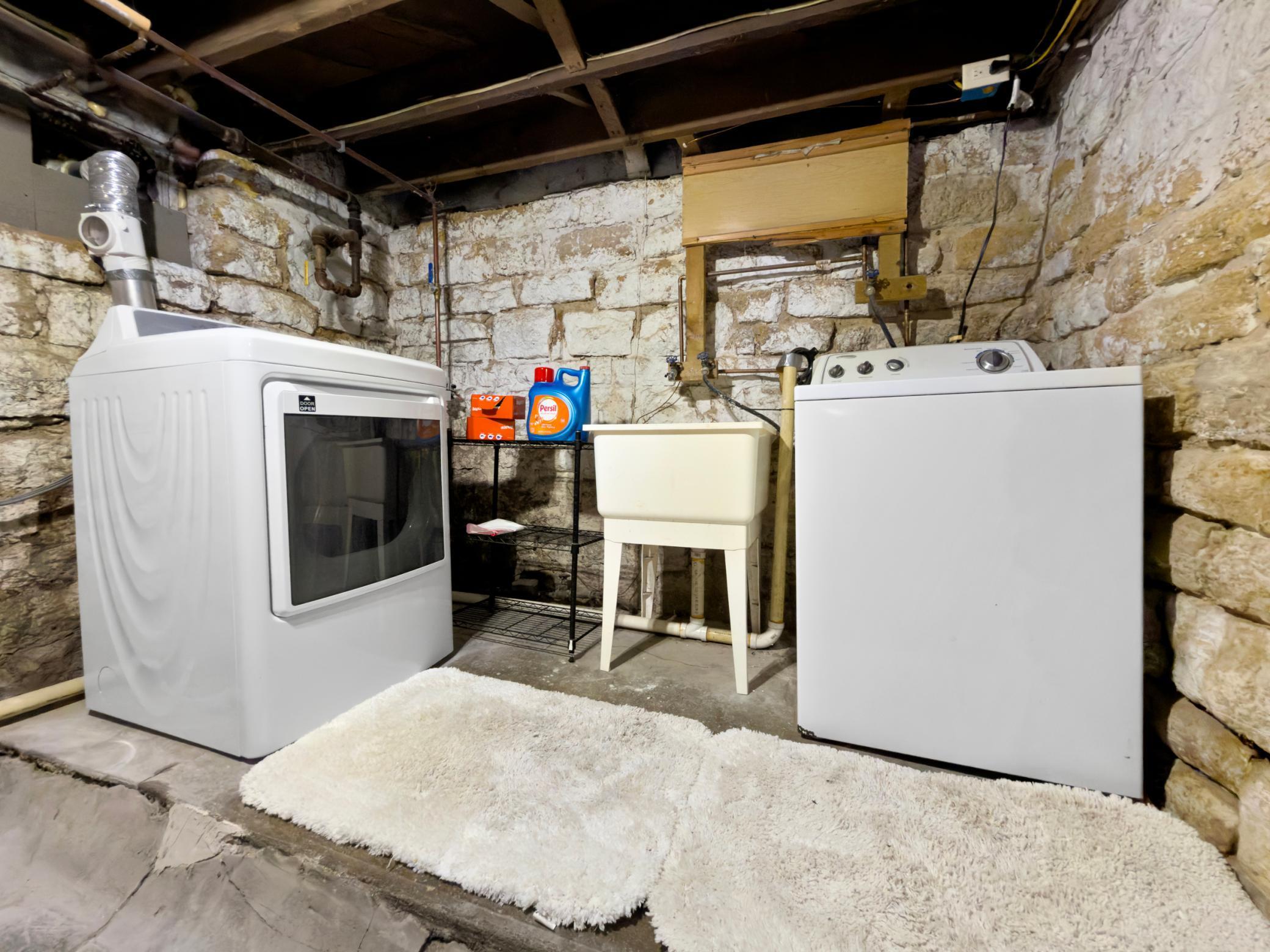 31 laundry_lower.jpg