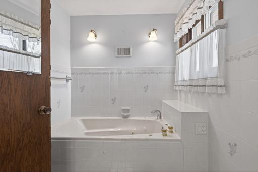 7910 W Park Hills Drive, Bloomington, MN 55438