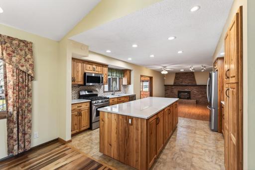 7910 W Park Hills Drive, Bloomington, MN 55438