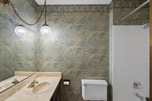 7910 W Park Hills Drive, Bloomington, MN 55438