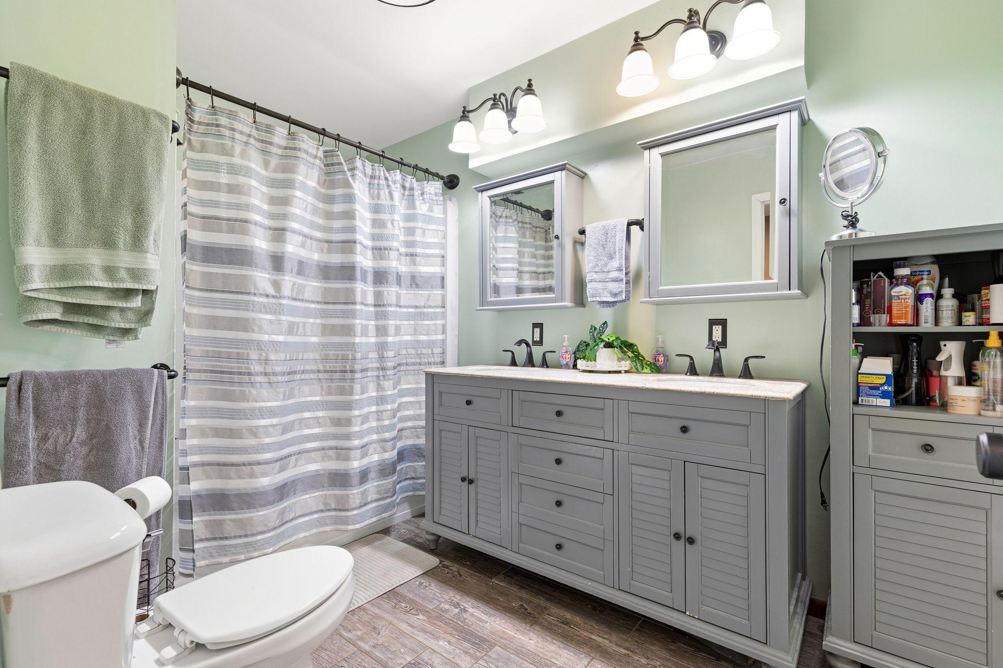 Main floor full bath