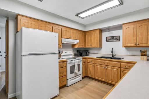 8655 135th Street West - Spacecrafting - 0010.jpg