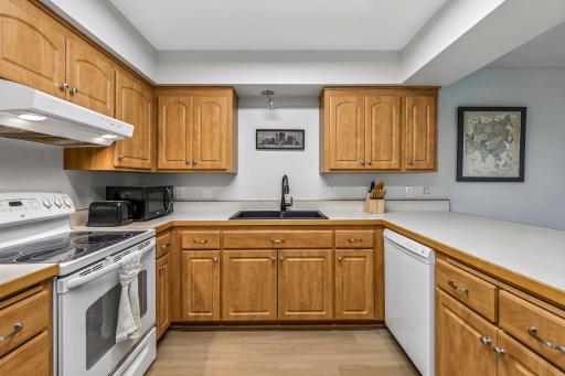 8655 135th Street West - Spacecrafting - 0012.jpg