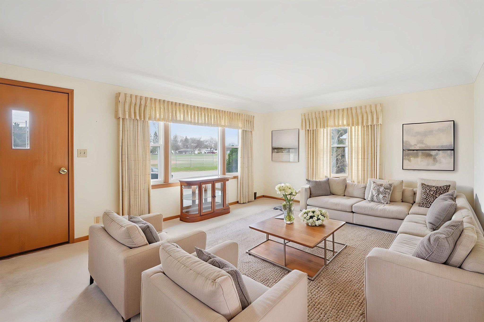 5-web-or-mls-Park St-S1504-003 virtually staged.jpeg