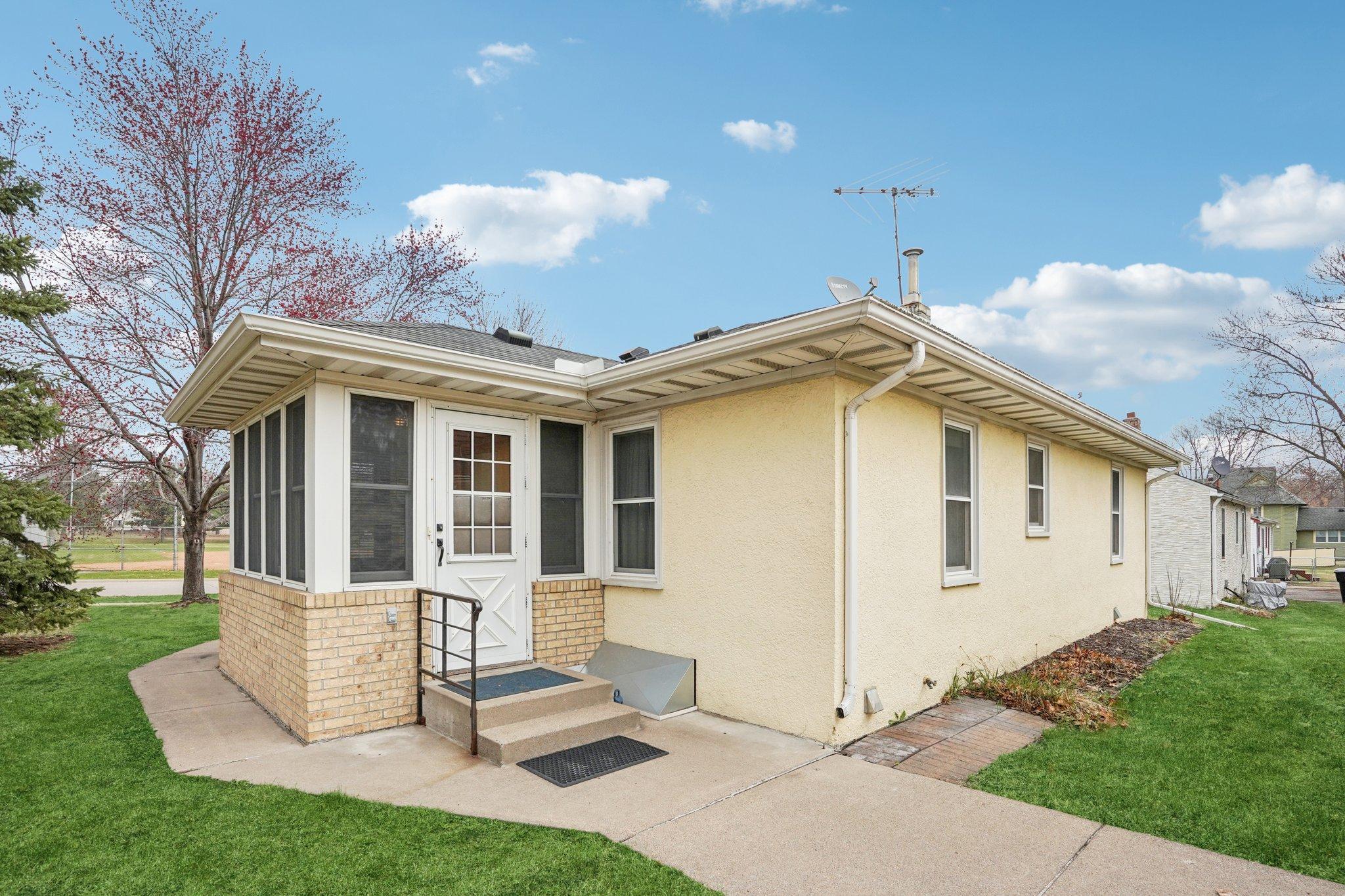 60-web-or-mls-Park St-S1504-050.jpg