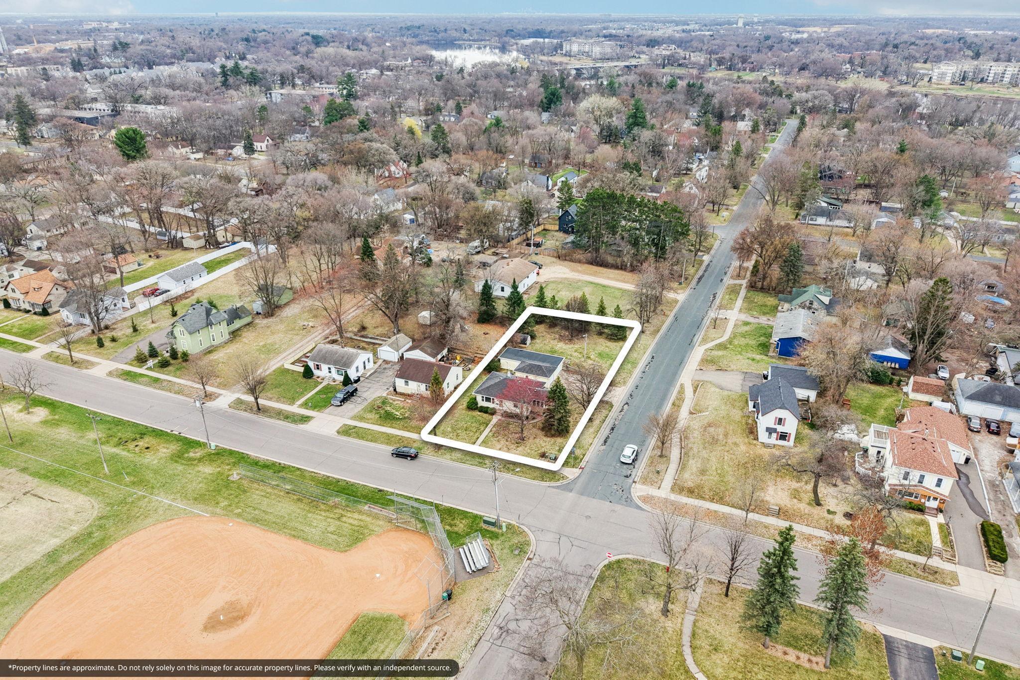 52-web-or-mls-42-print-Park St-S1504-042-property_lines.jpg