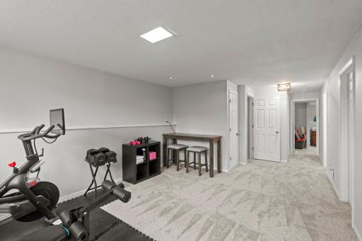 1047 Lowell Drive, Apple Valley, MN 55124
