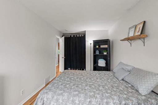 1047 Lowell Drive, Apple Valley, MN 55124
