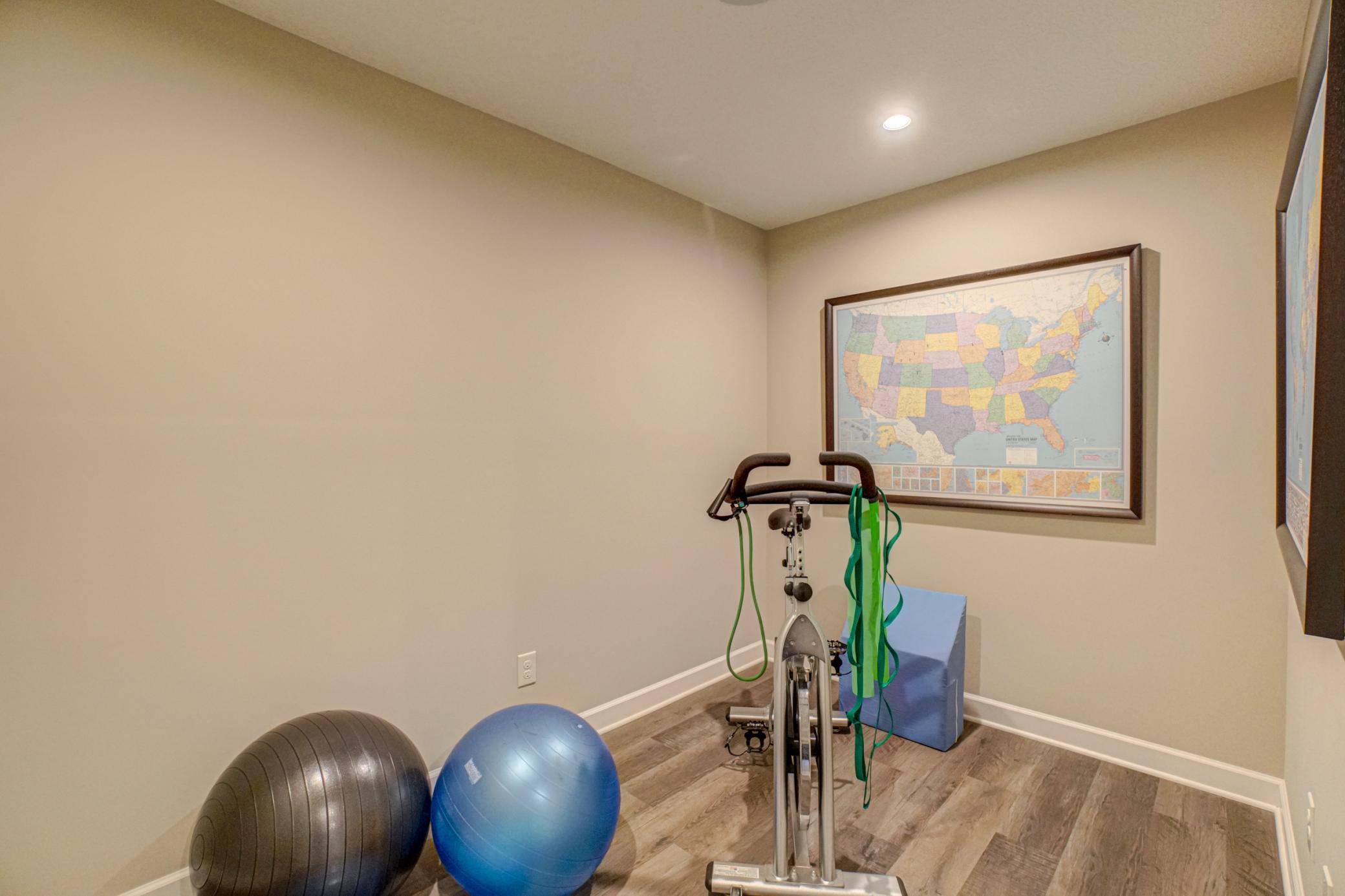 Transform this versatile flex space to fit your lifestyle!