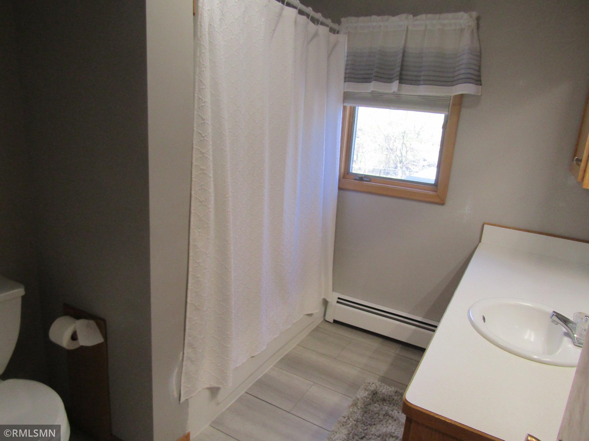 Upper Level Full Bath