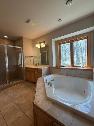 Private ensuite with jetted tub & walk-in shower