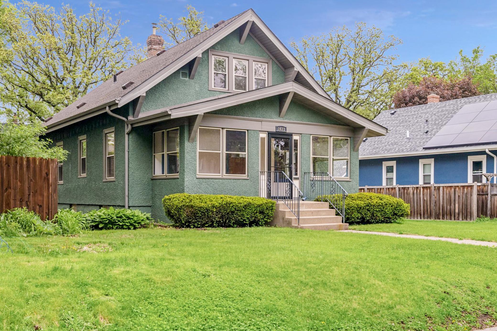 Welcome to 1413 Como Avenue in the coveted West Como Park neighborhood!