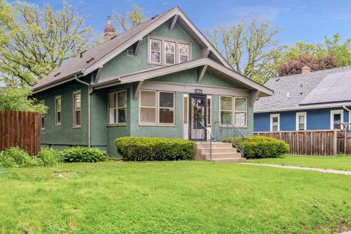 Welcome to 1413 Como Avenue in the coveted West Como Park neighborhood!