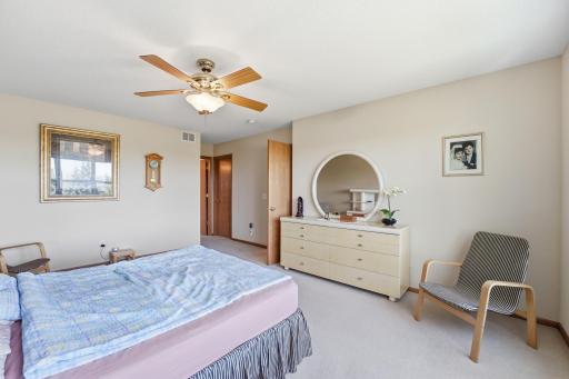 1573 Johnny Cake Alcove, Eagan, MN 55122