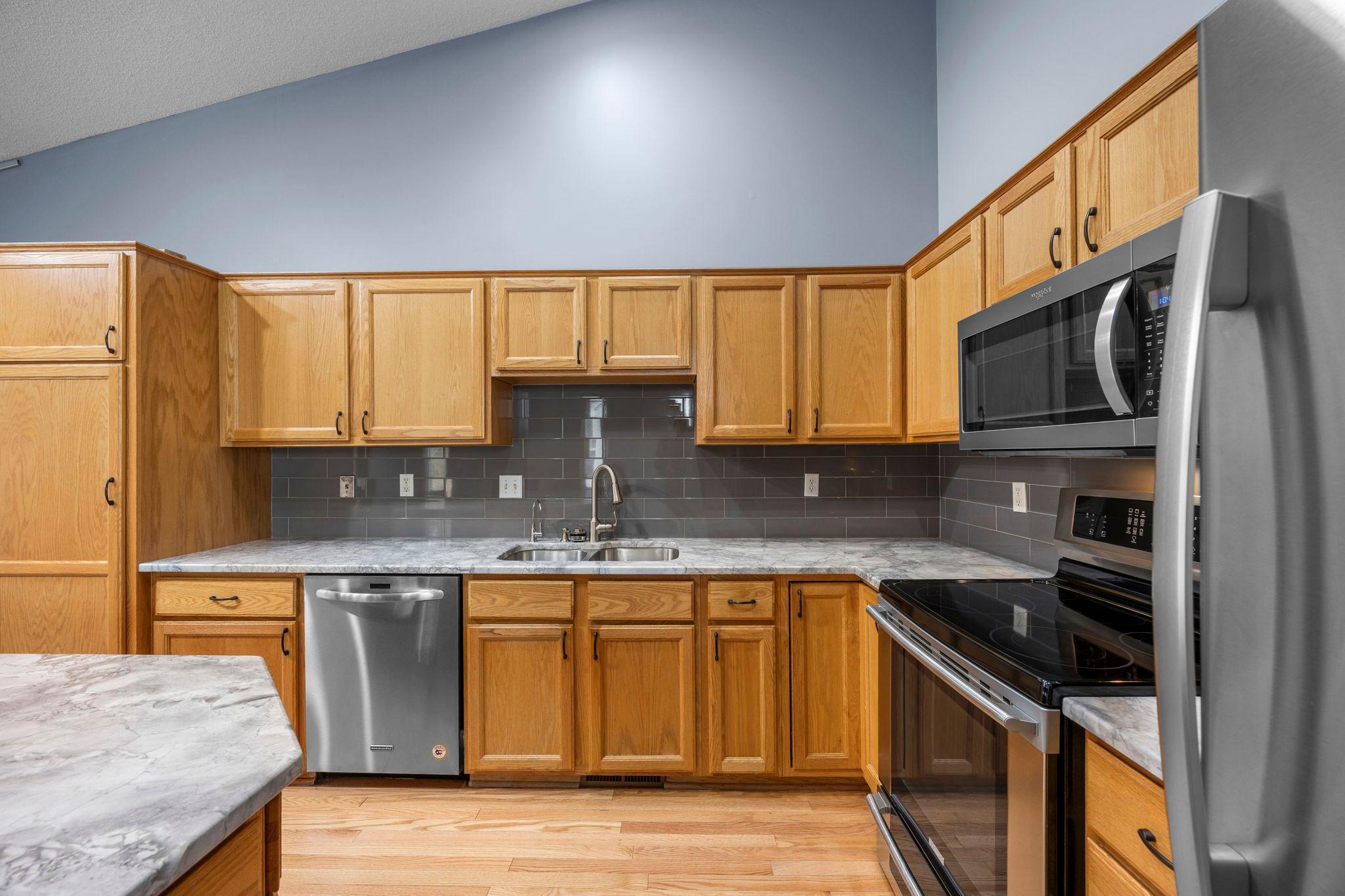 So much cabinet space in this kitchen!