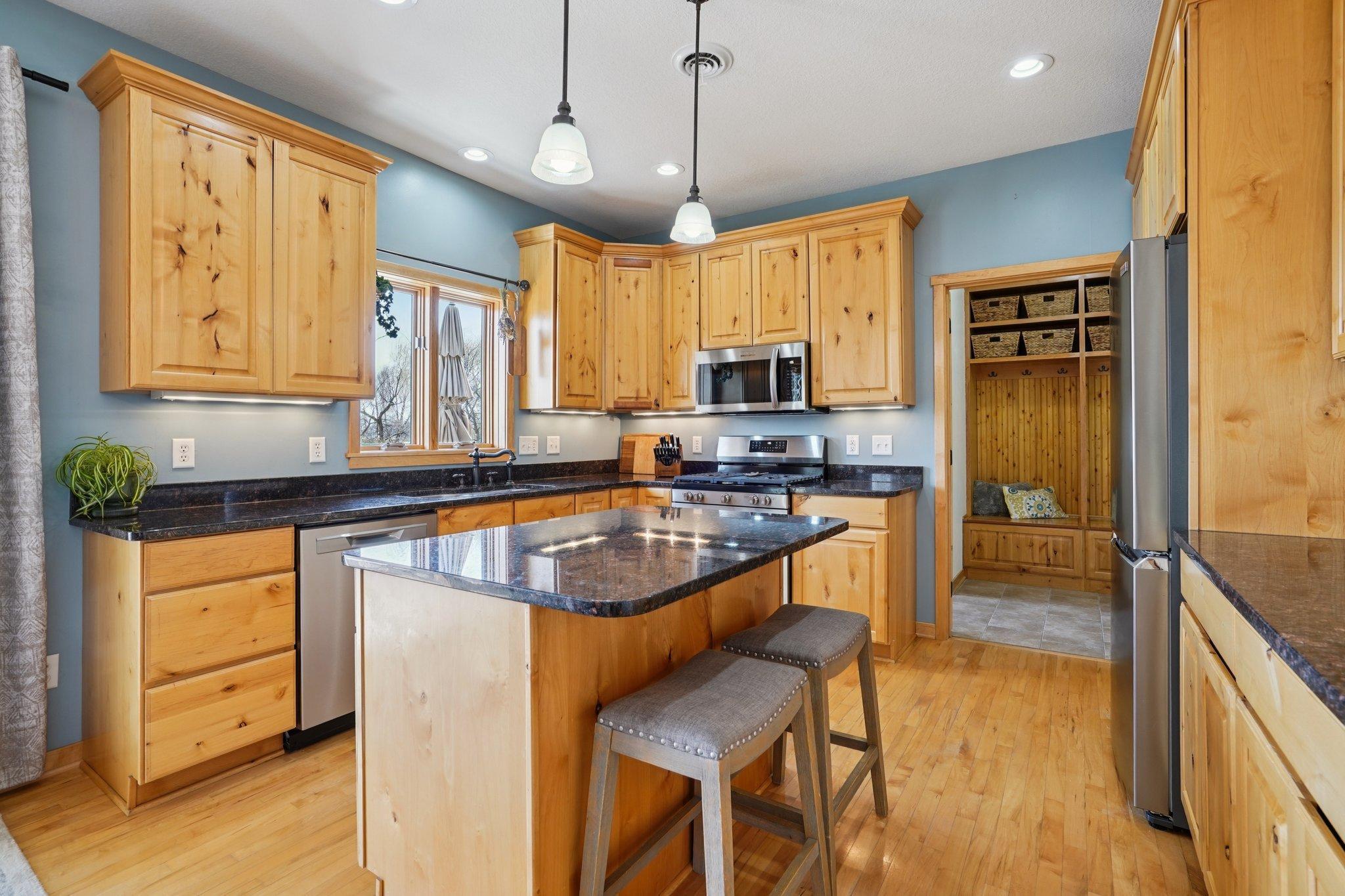 25-web-or-mls-Morningside Ct-S0804-025.jpg