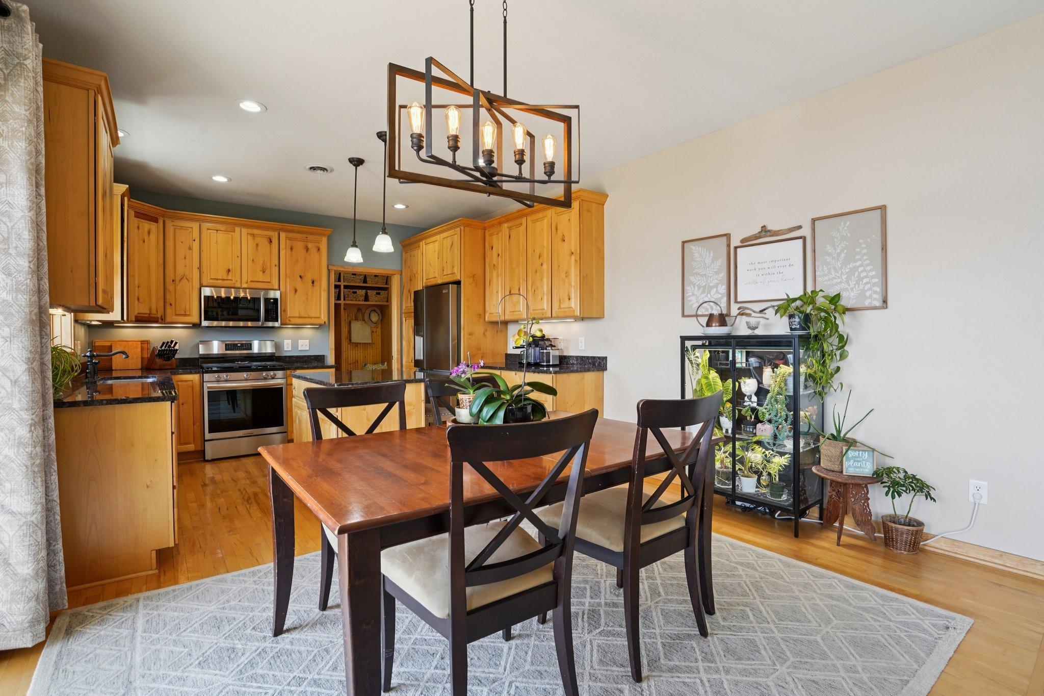 19-web-or-mls-Morningside Ct-S0804-019.jpg