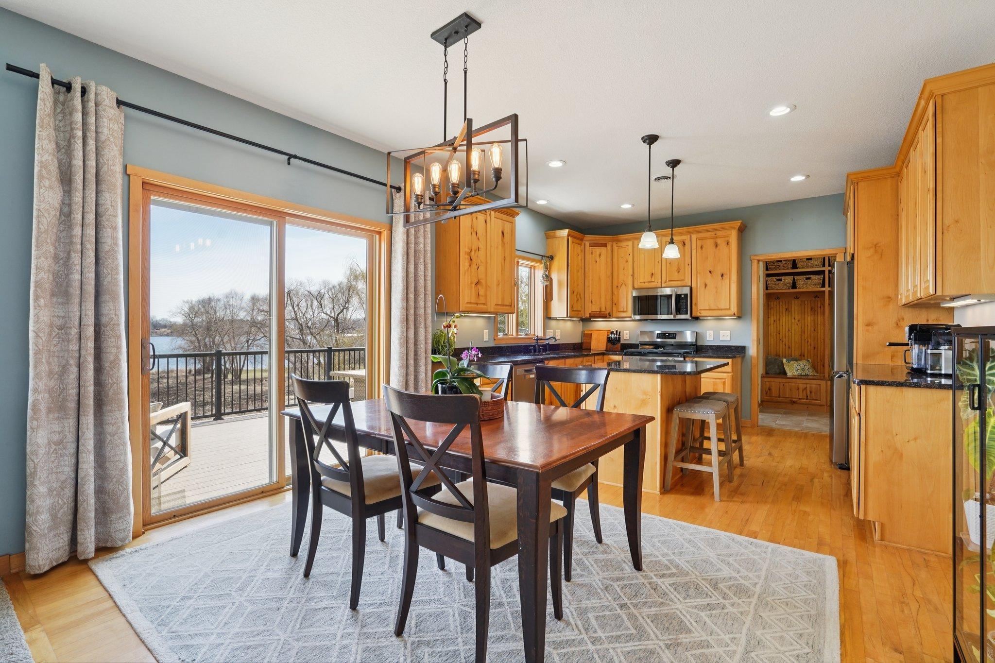 18-web-or-mls-Morningside Ct-S0804-018.jpg