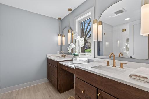 Another exceptional space! This ensuite features dual sinks plus a seated makeup vanity maximizing it's functionality.