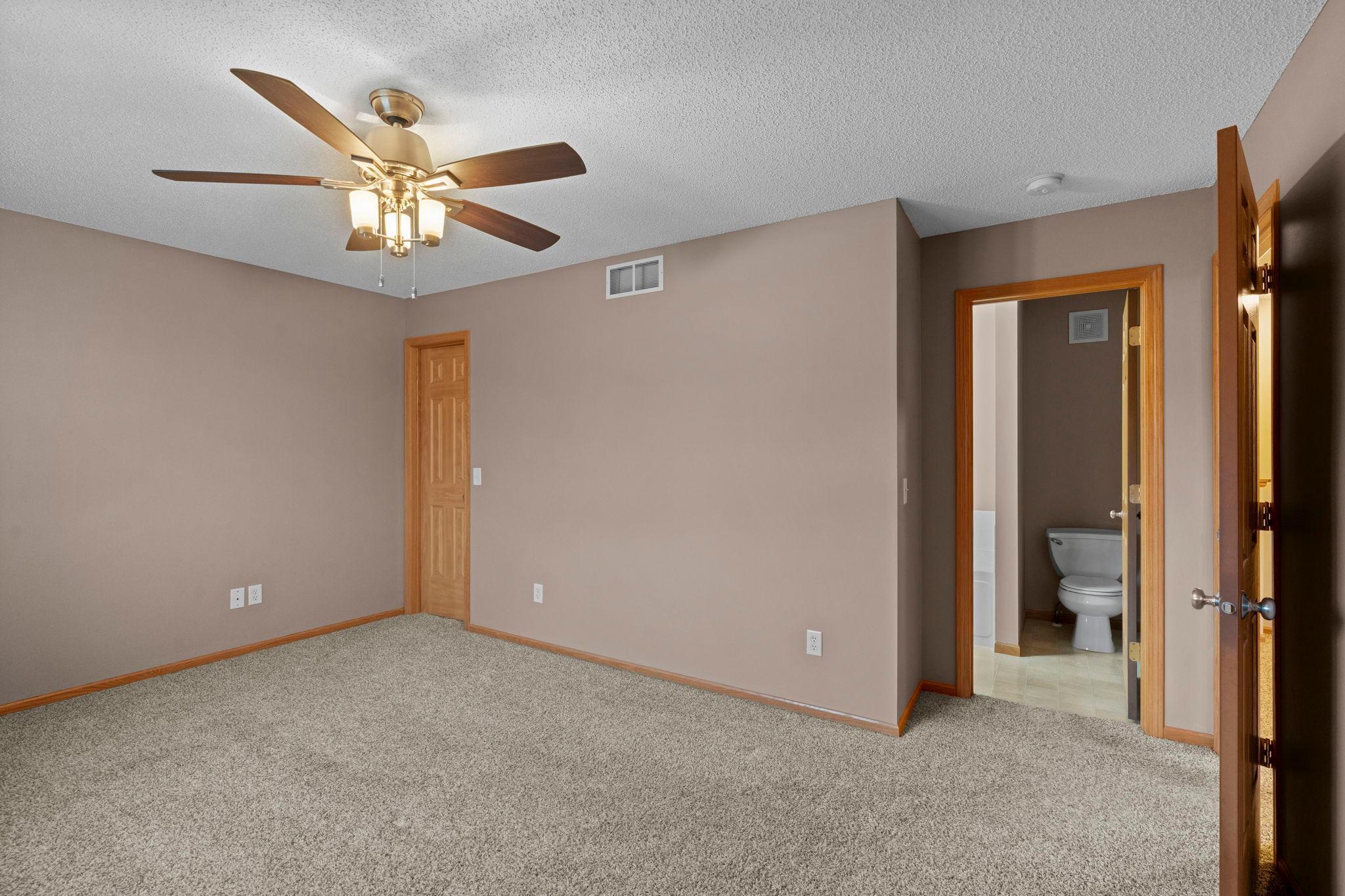 Primary bedroom - Upper level