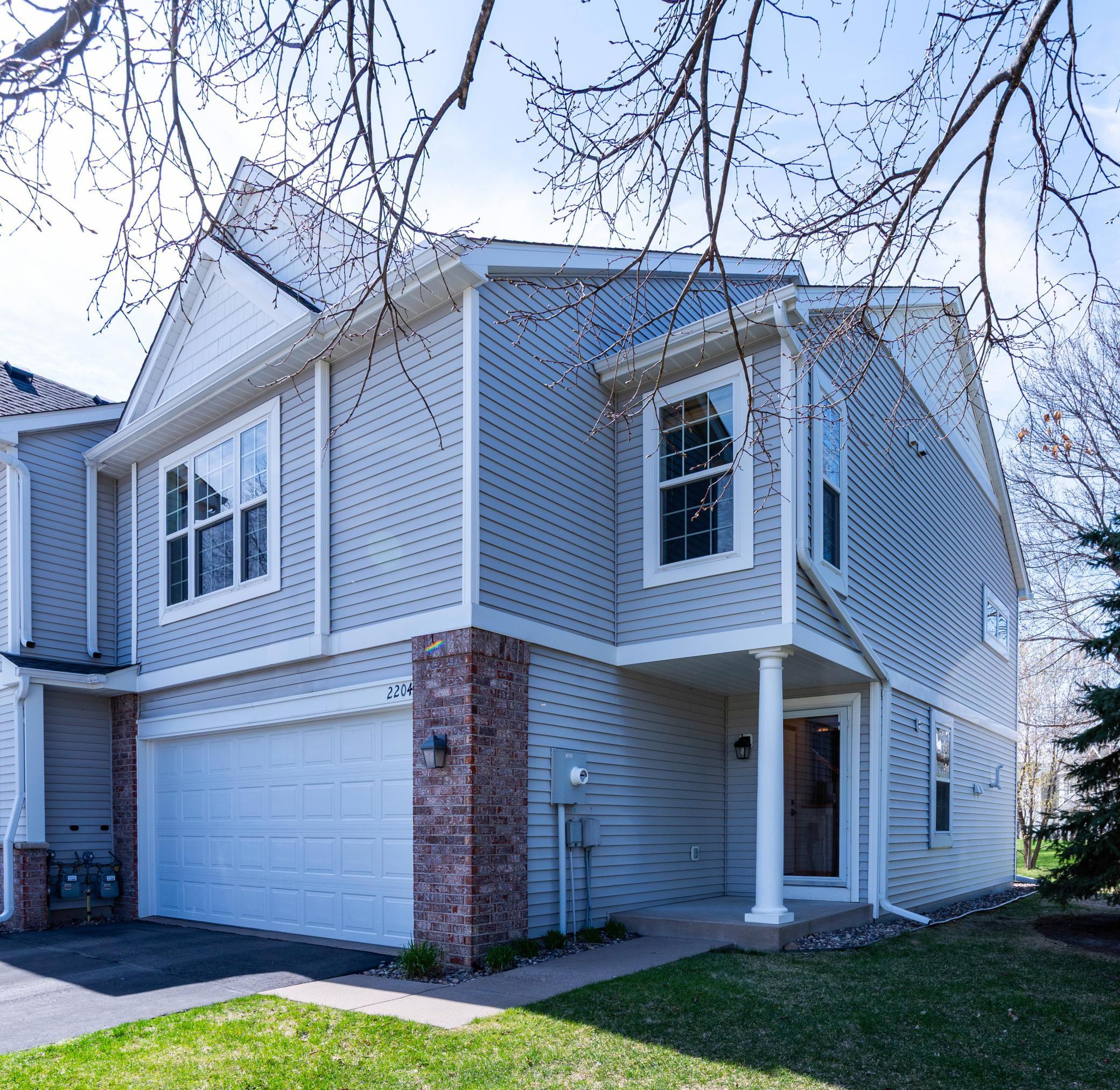 End unit with loads of privacy