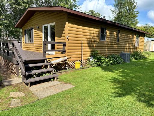 Cabin lakeside entry