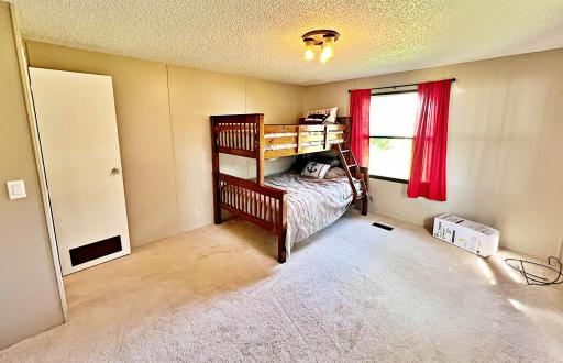 Large 2nd bedroom