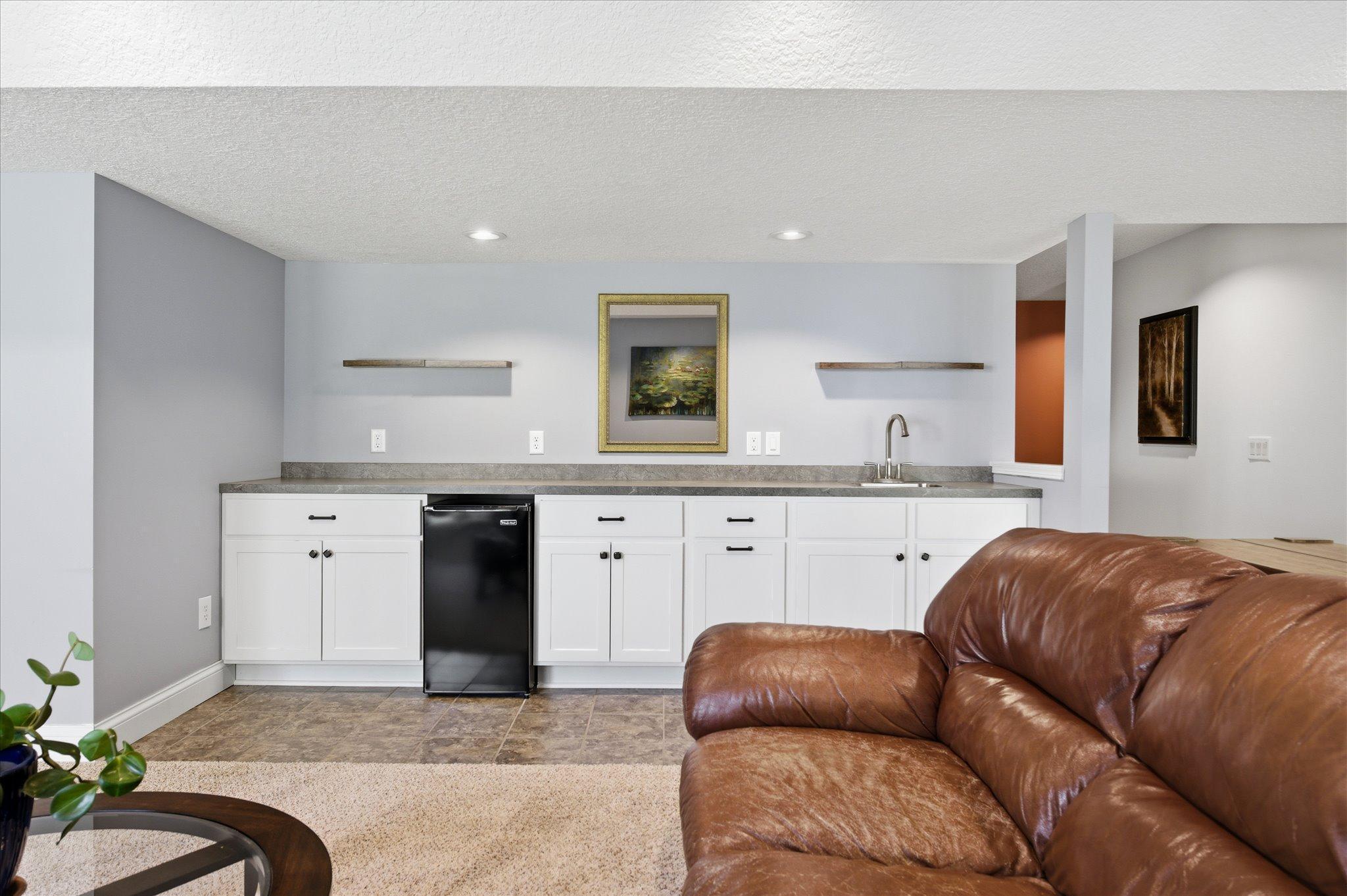 Lower Level Wet Bar/Buffet