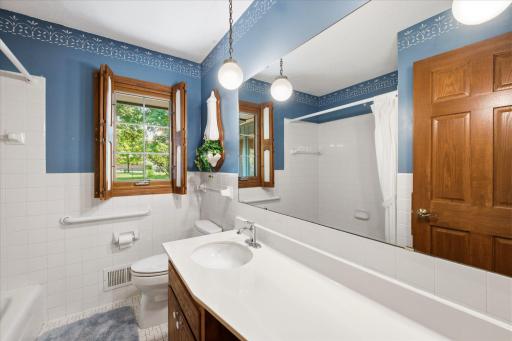 2273 Pleasant View Drive, Saint Paul, MN 55112