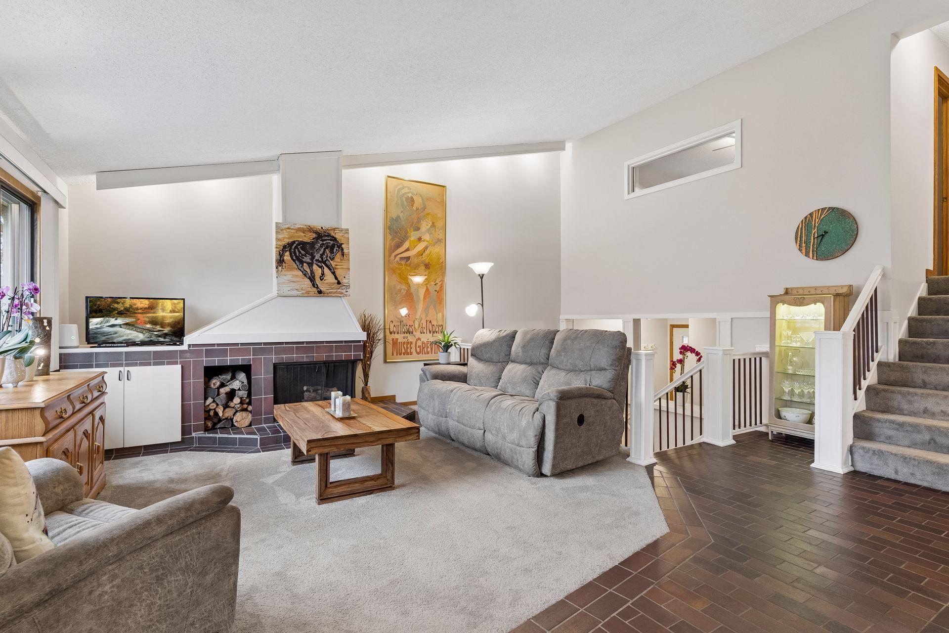 Another view of the LR and stairway