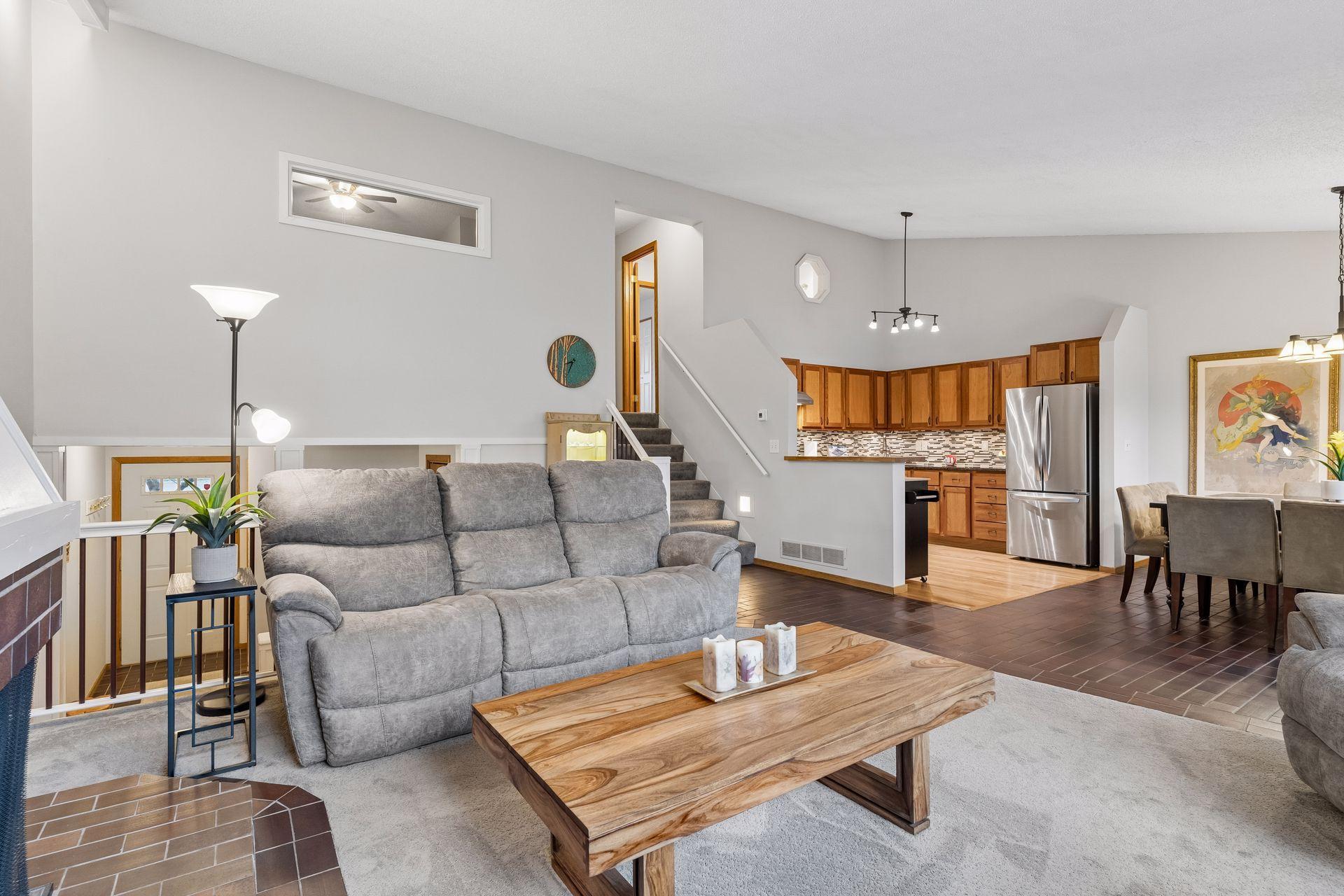 LR, views of kitchen and short stairway