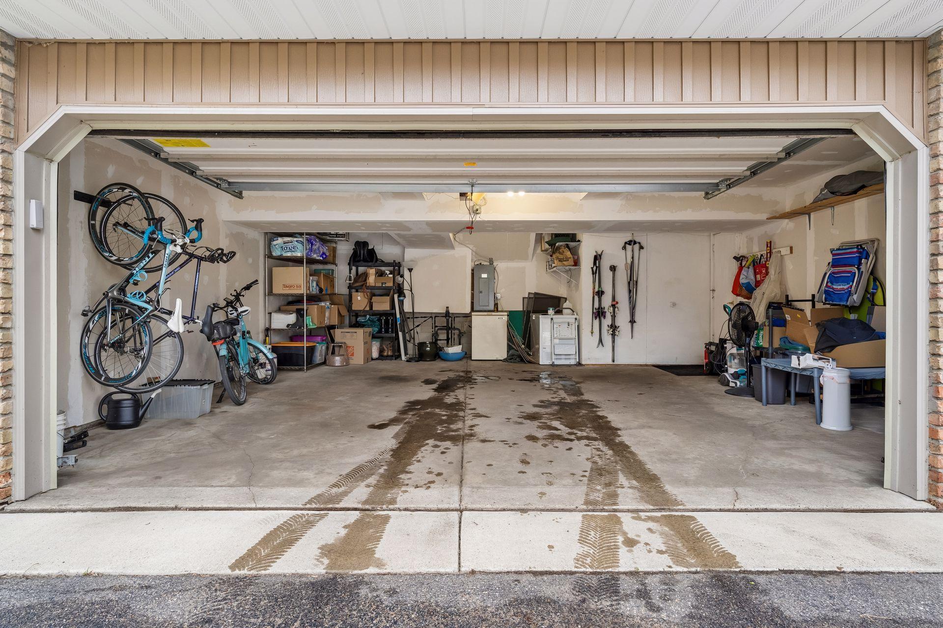 Super-duper XL garage
