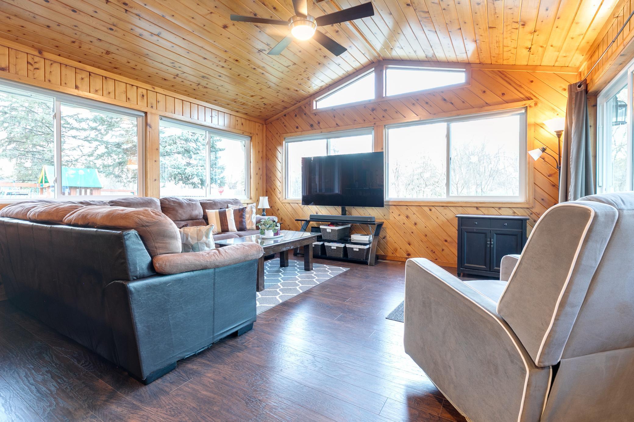 spacious Family room features a vaulted ceiling and a ceiling fan