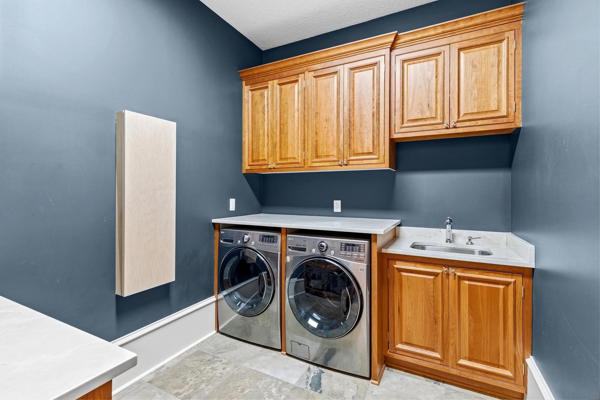 16.0 - Upper Laundry.jpg